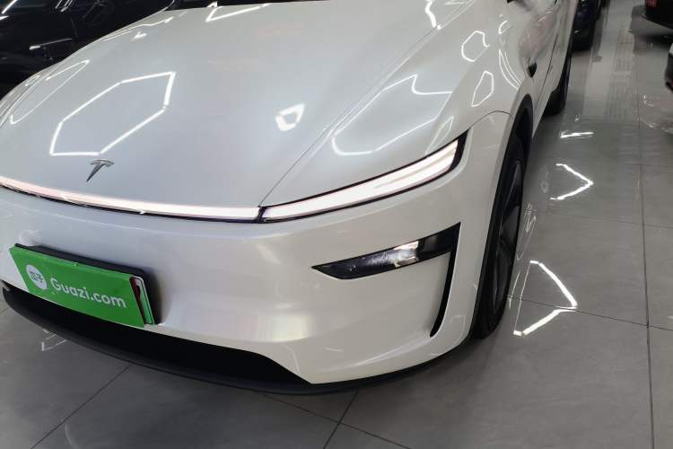 Used Tesla Model Y 2025 Long-Range All-Wheel-Drive Version
