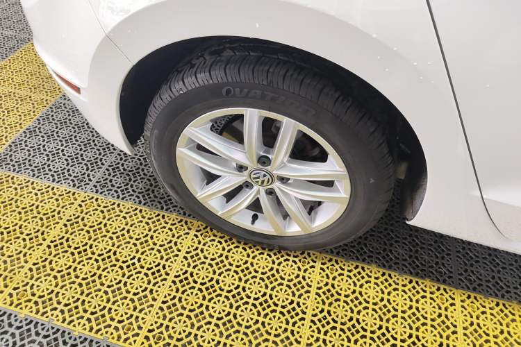 Used Volkswagen Golf Sportsvan 2019 1.6L Automatic Pure Model China V Standard
