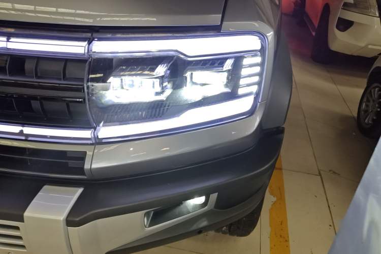 Used  Leopard 5 2023 Navigator Edition
