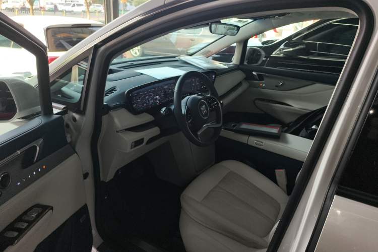 Used Buick GL8 New Energy 2024 Lu Zun Luxury Edition 7-Seater
