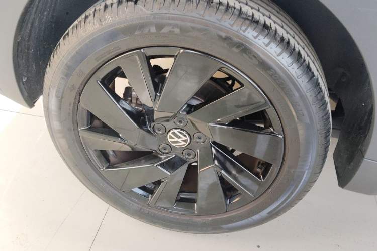 Used Volkswagen Tharu 2025 NewRui 300TSI Prestige Edition
