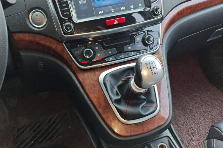 Used Haval H6 2015 Revised Version Sport Edition 1.5T Manual Transmission Two-Wheel Drive Elite Grade
