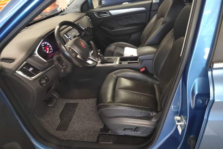 Used Roewe RX5 2016 20T Two-Wheel Drive Automatic Internet Smart Edition
