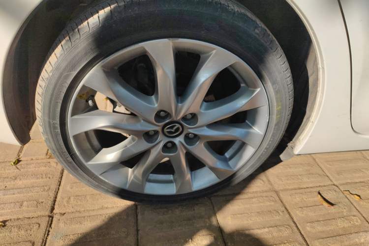 Used Mazda Mazda 3 Axela 2014 Sedan 2.0L Automatic Sport Model
