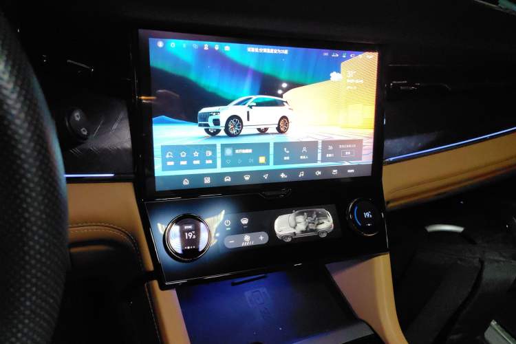 Used Lynk & Co 09 2021 2.0T Halo Six-Seater
