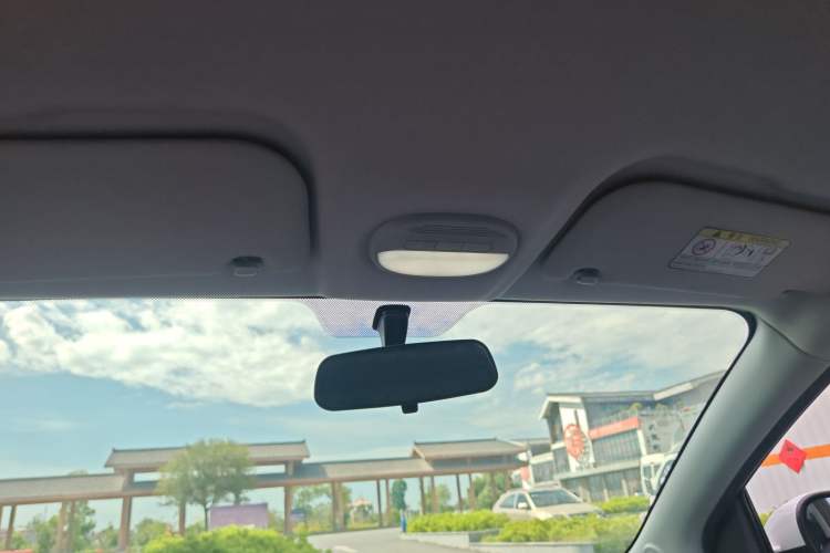 Used Chery Little Ant 2022 Revised Version Sweet Pink Edition Half-Sugar Version Lithium Iron Phosphate 30.7 kWh 30 kW 301 km
