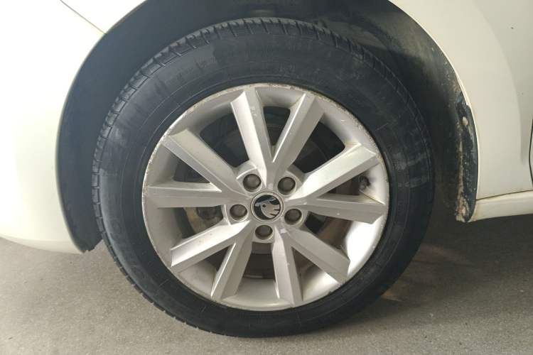 Used Skoda Rapid 2015 1.6L Automatic Smart Selection Model