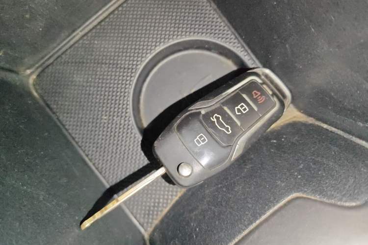 Used Kia K2 2015 Sedan 1.4L MT GLS
