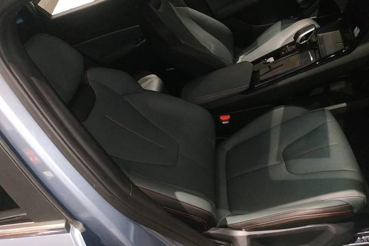 Used Geely Auto Emgrand X7 Sport 2024 1.5TD Dragon Edition
