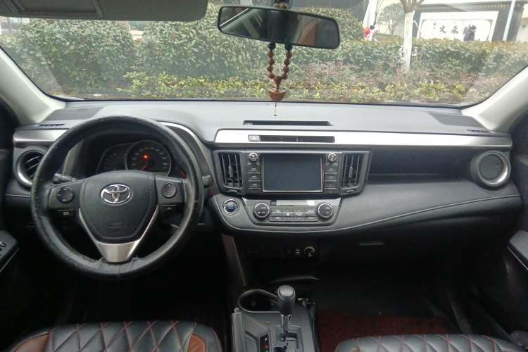 Used Toyota RAV4 2016 2.0L CVT Two-Wheel Drive Fashion Edition China V Standard