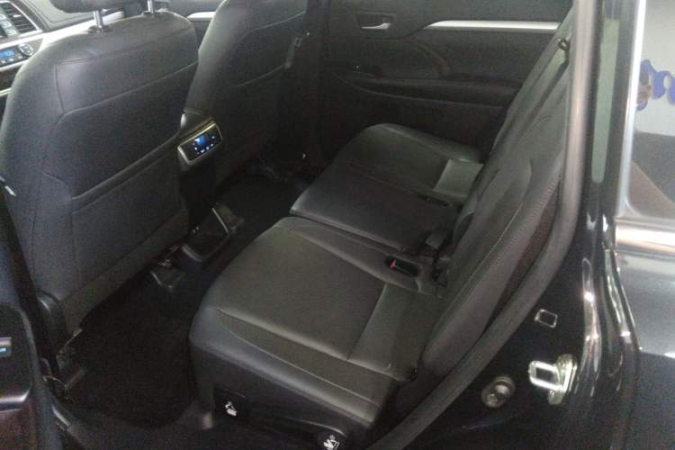 Used Toyota Highlander 2018 2.0T Two-Wheel Drive Luxury Edition 7 Seats China VI Standard
