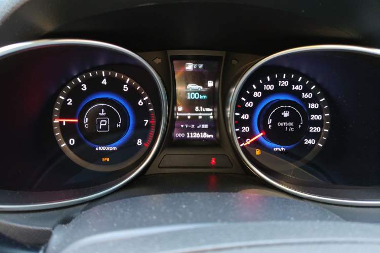 Used Hyundai Santa Fe 2015 2.4L Automatic Two-Wheel Drive Smart Version 5 Seats