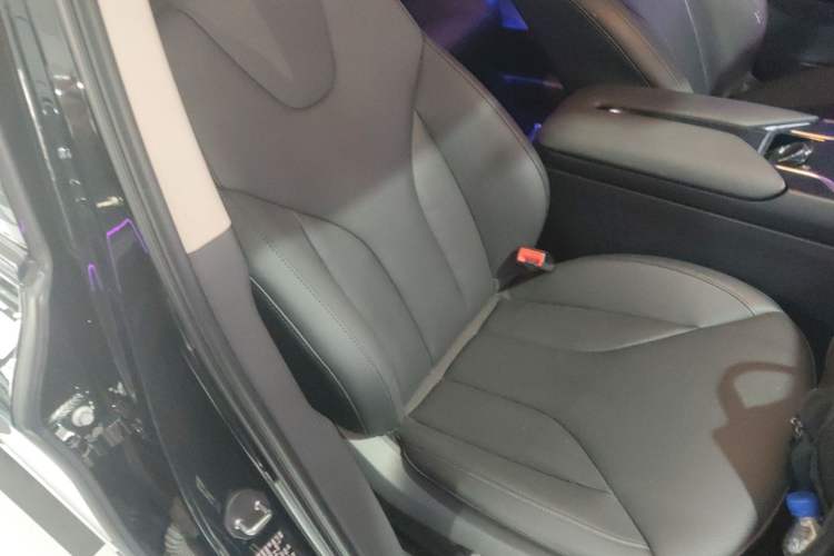 Used Hongqi E-QM5 2023 620km PLUS
