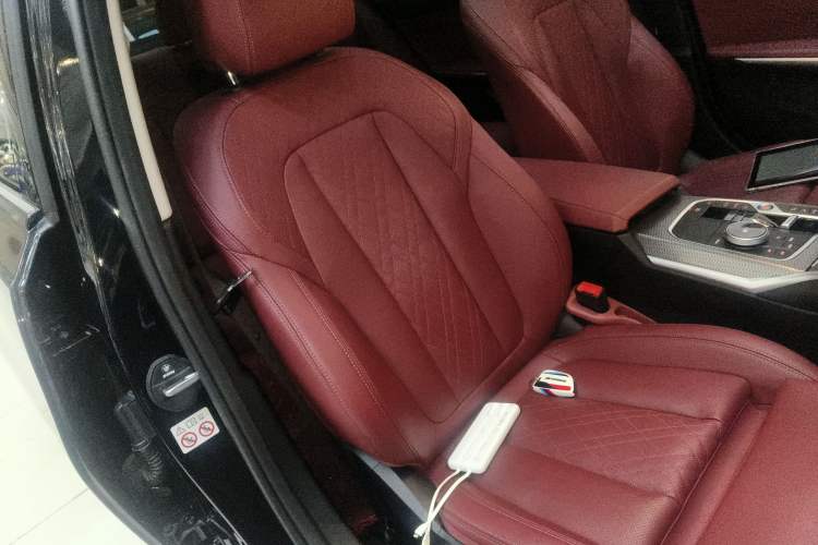 Used BMW i3 2023 eDrive 40 L Midnight Sports Package
