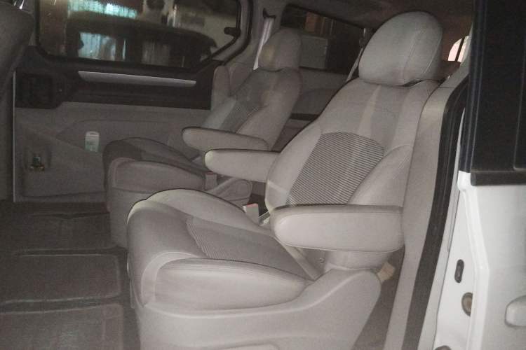 Used SAIC MAXUS G10 2016 2.0T Automatic Elite Edition
