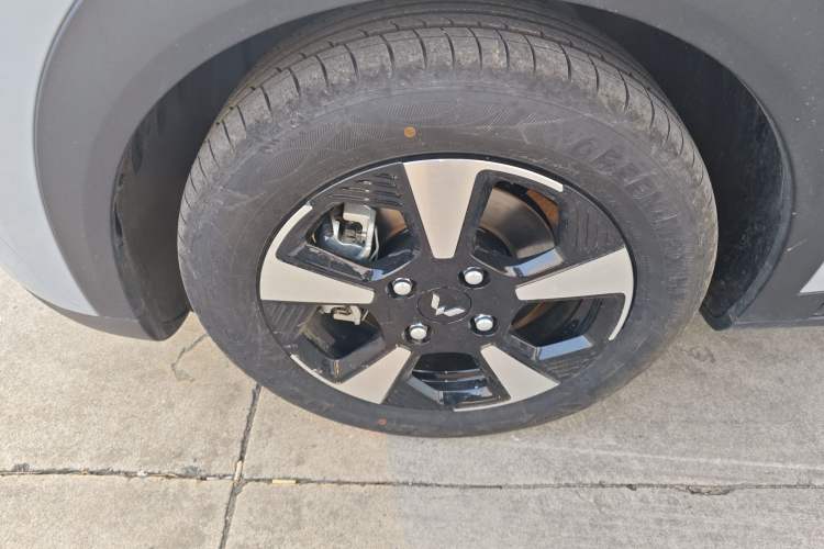 Used Wuling Bingo PLUS 2024 330 km Range Five-Seater Version
