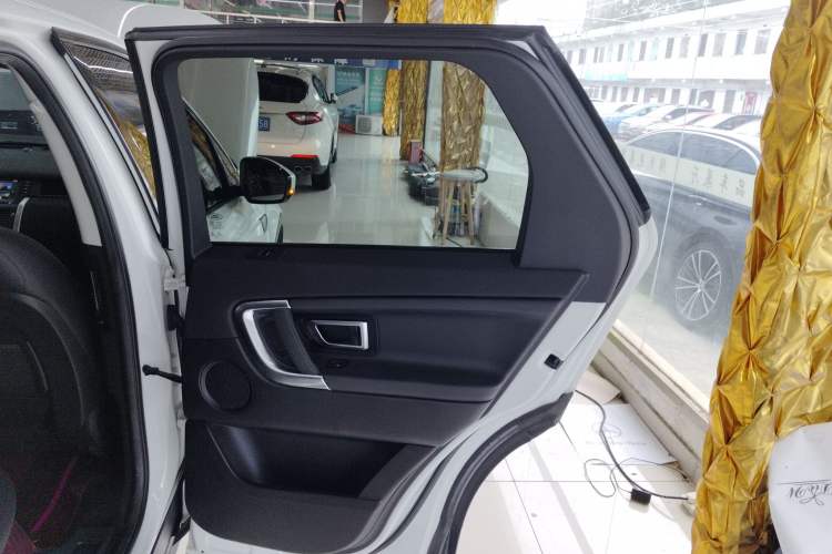 Used Land Rover Discovery Sport 2019 240 PS SE Version China VI Standard
