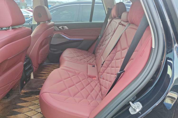 Used BMW X5 2022 xDrive 30Li Luxury M Sport Package
