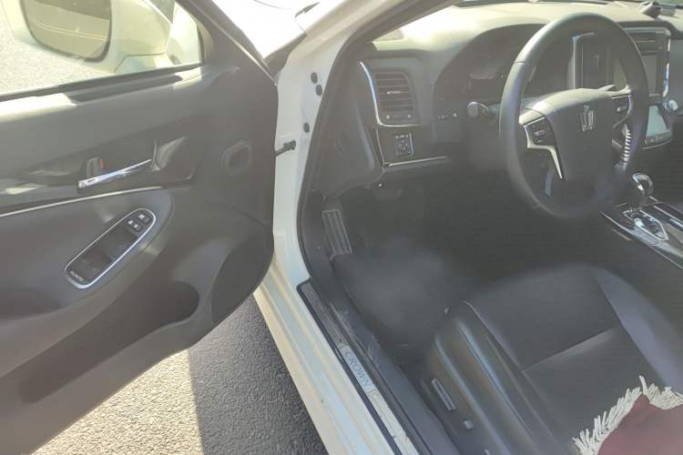 Used Toyota Crown 2015 2.0T Fashion Edition
