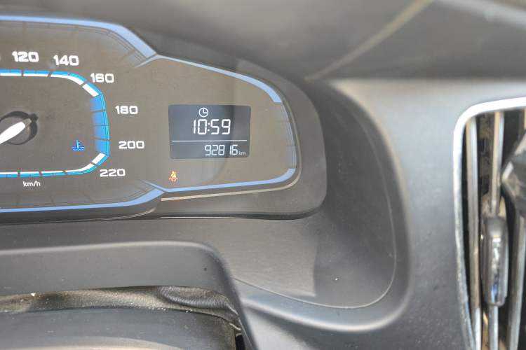 Used Roewe 360 2015 1.5L manual luxury edition