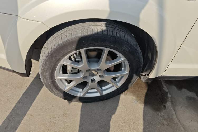 Used Dodge Journey 2013 2.4L Two-Wheel Drive Luxury Version
