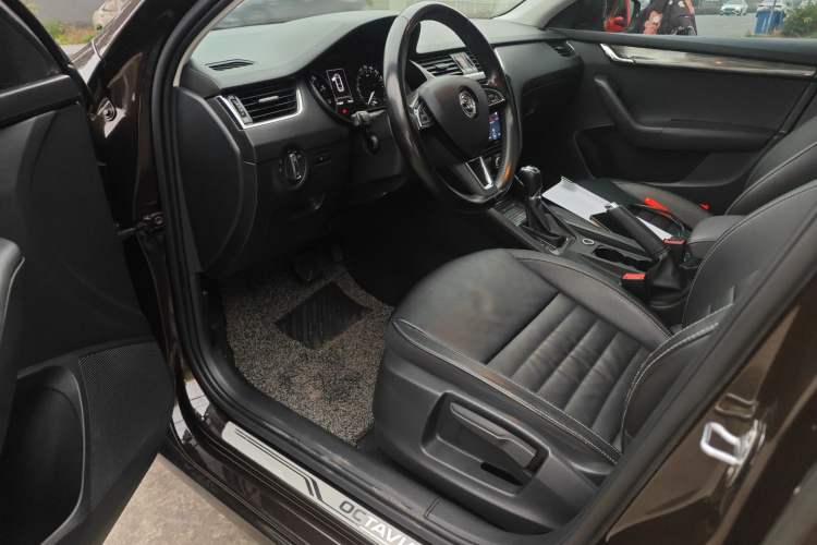 Used Skoda Octavia 2017 1.6L Automatic Smart Drive Edition
