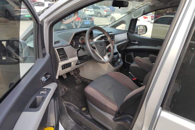 Used  M4 2019 Business & Travel Series 2.0L Manual Comfort Model China VI
