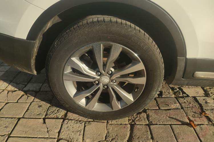 Used Geely Auto Emgrand X7 Sport 2016 2.0L Manual ZhiShang Version
