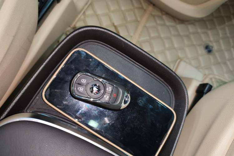 Used Buick GL8 2023 ES Lu Zun Deluxe Model
