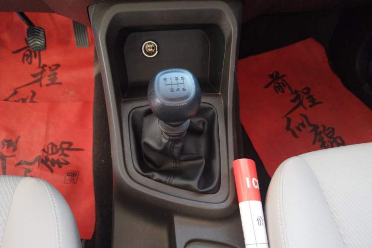 Used Wuling Hongguang V 2022 1.5L Jingqu Edition Enclosed-Window Vehicle with Electric Power Steering LAR
