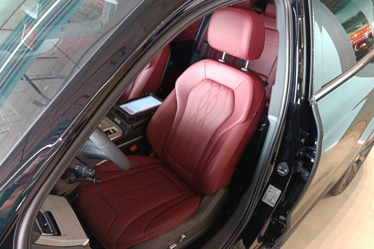 Used Hongqi HS5 2025 2.0T Two-Wheel-Drive Xuan Ying Edition
