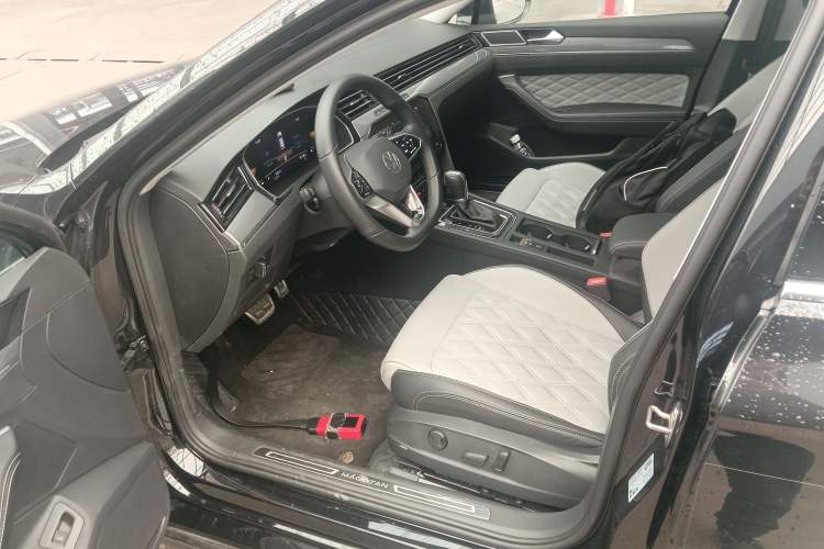 Used Volkswagen Magotan 2023 2 Million Units Limited Edition 330TSI DSG Leading Version
