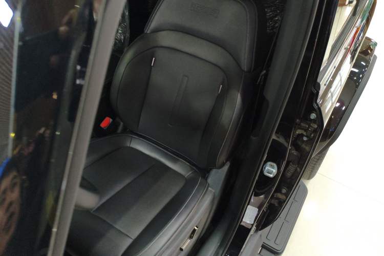 Used  V23 2025 401 Two-Wheel Drive Advanced Edition