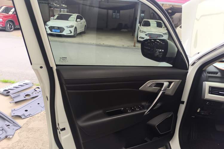 Used Geely Auto Emgrand X7 Sport 2018 1.8TD Automatic Two-Wheel Drive Smart Connect 4G Internet Edition
