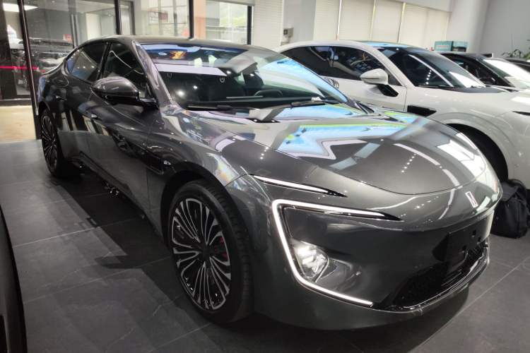 Used  12 2025 Ultra Extended-Range Edition
