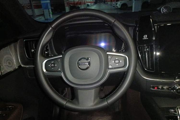 Used Volvo XC60 2025 B5 4x4 Smart Luxury Edition
