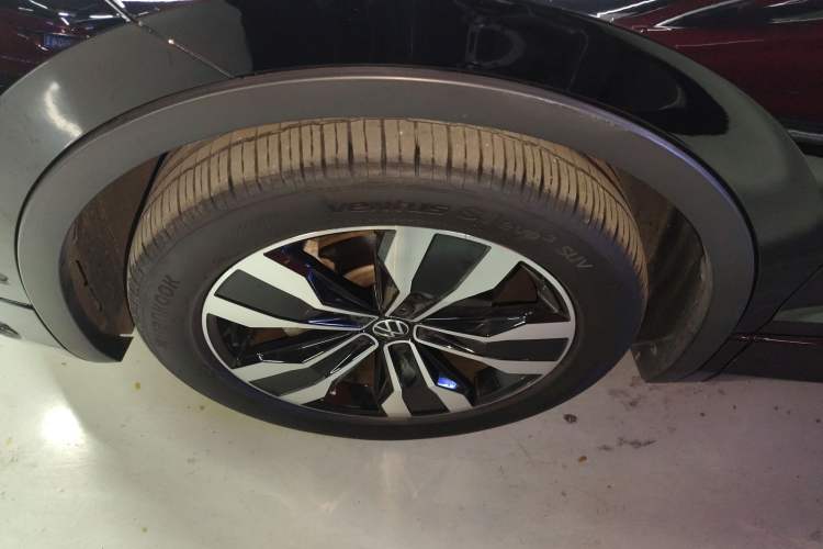 Used Volkswagen Tiguan L 2023 330TSI Automatic Two-Wheel Drive R-Line Enjoyment Edition
