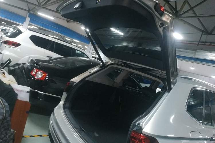 Used Volkswagen Tiguan L 2019 330TSI Automatic Two-Wheel Drive R-Line Flagship Model China VI Standard