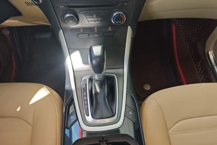 Used Ford Edge 2016 EcoBoost 245 Two-Wheel-Drive Titanium 5-Seater
