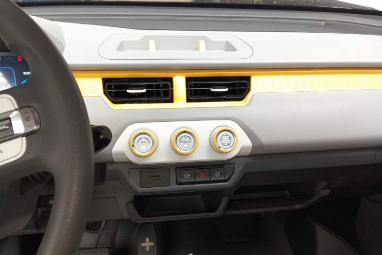 Used Chery QQ Ice Cream 2022 170km Sundae Phosphate Lithium-Ion
