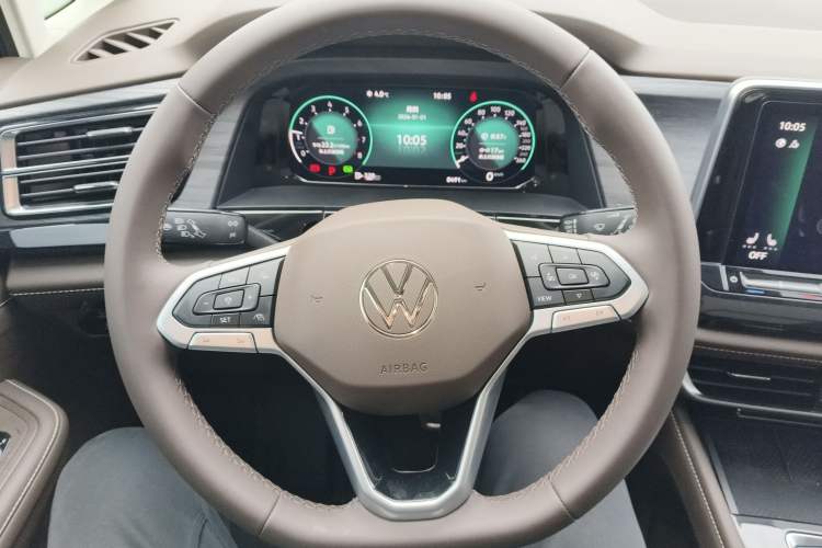 Used Volkswagen Viloran 2024 380TSI Premium Edition