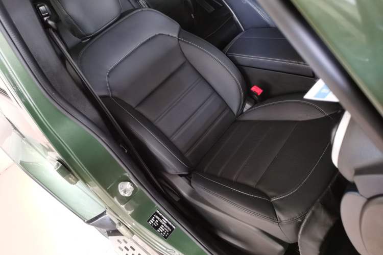 Used  BJ40 2023 2.0T Automatic Four-Wheel Drive Urban Hunter Edition Chivalrous Type
