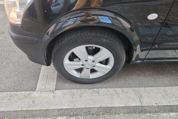 Used Mercedes-Benz Vito 2011 2.5L 7-seater executive version
