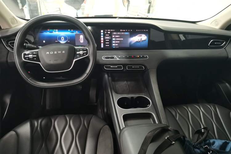 Used Roewe D7 2023 DMH 125km Flagship Edition
