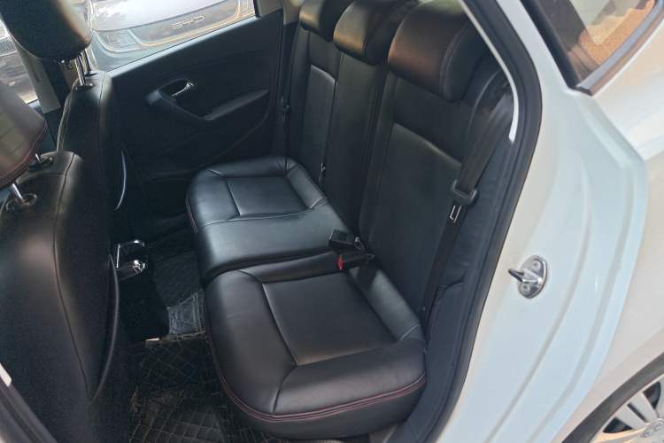 Used Volkswagen Polo 2016 1.6L Automatic Comfort Model
