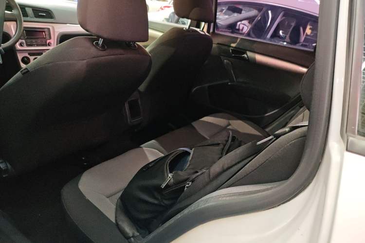 Used Volkswagen Gran Lavida 2013 1.6L Automatic Fashion Model
