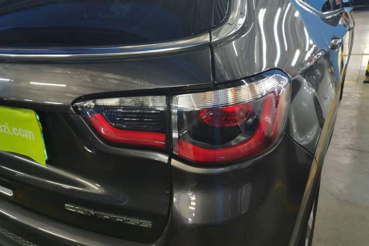 Used  Compass 2019 220T Automatic Enjoyment Version
