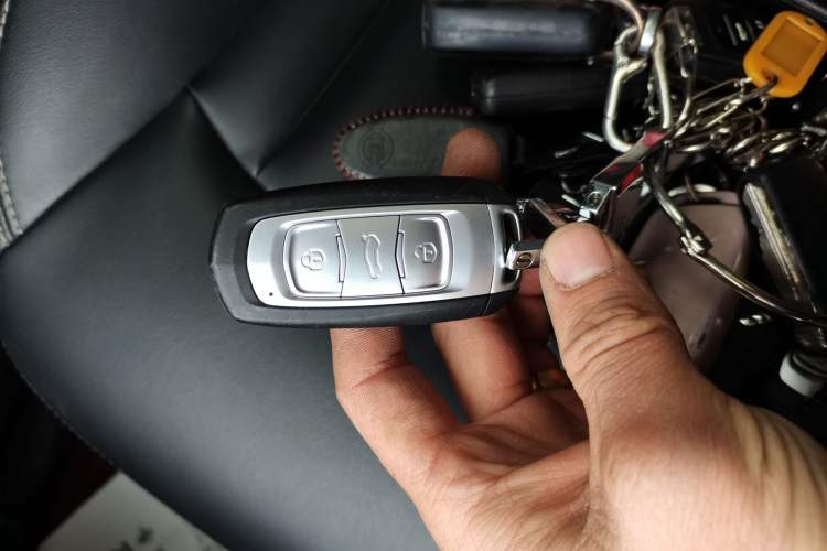 Used Geely Auto Emgrand X7 Sport 2016 2.0L Manual ZhiShang Version
