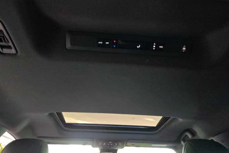 Used Toyota Granvia 2024 2.5L Hybrid Prestige PLUS Edition
