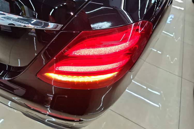 Used Mercedes-Benz E-Class 2018 E 300 L Sporty and Stylish Model
